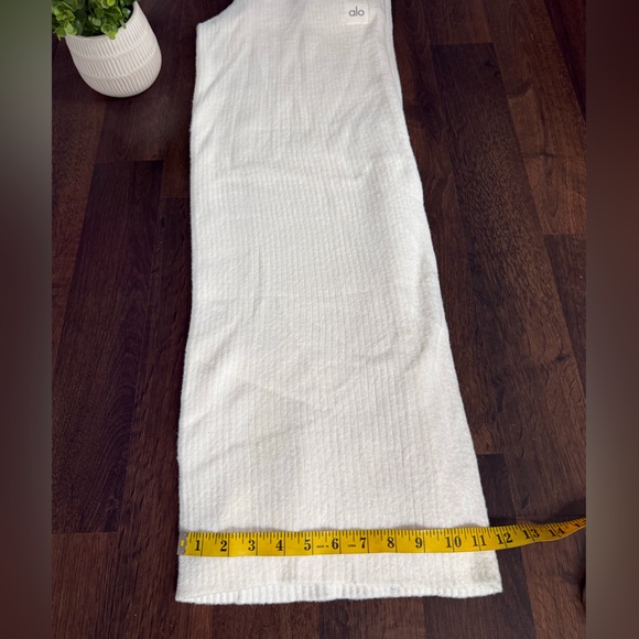 🆕 Alo Yoga Snuggle Up High-Waist Wide Leg Pants - Picture 16 of 16